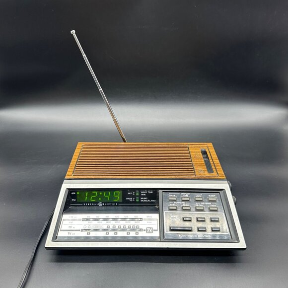 Vintage General Electric AM FM Radio Alarm Clock 1980s Faux Woodgrain 7-4687A - Picture 1 of 17